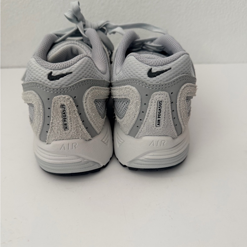 Nike Air Pegasus 2005  Shoes Suede Pure Platinum/Wolf Grey/Summit White Sz 9 - Picture 3 of 7